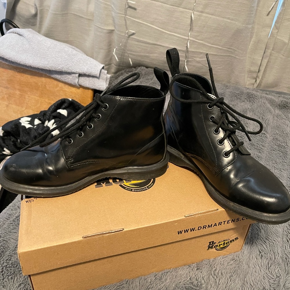 EMMELINE DOC MARTENS